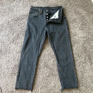 Levi raw hem cropped jeans